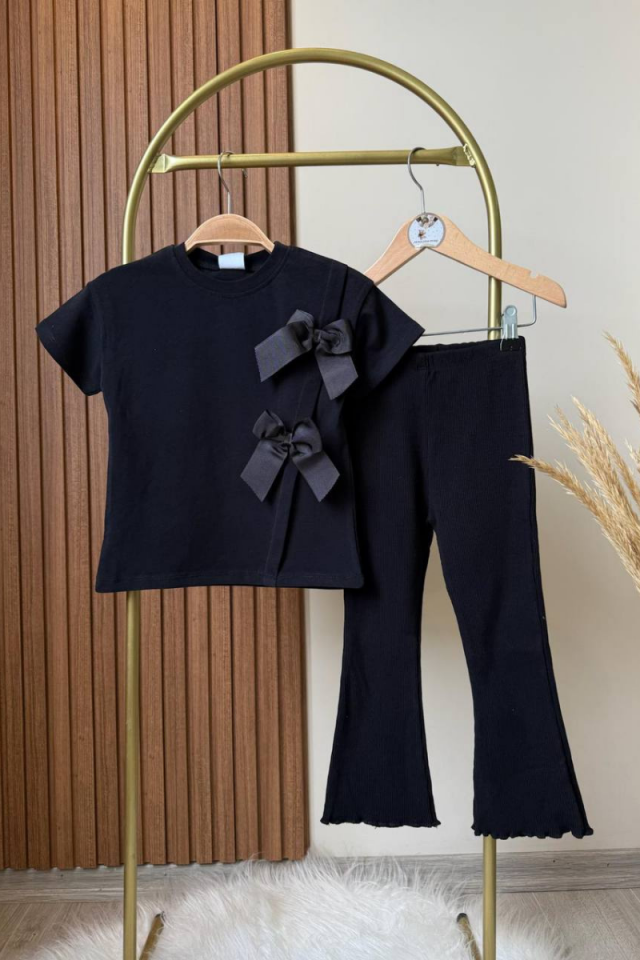 Siyah Kurdele Detaylı Takım