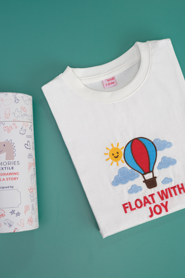 Float with Joy Nakış İşleme Özel Tasarım T-shirt